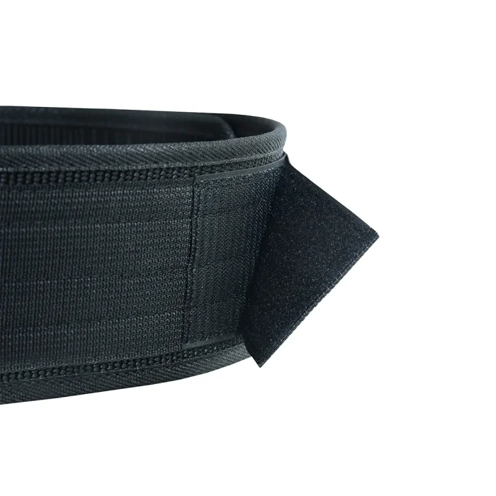 detailed view of quick release weightlifting belt in black nylon fabric